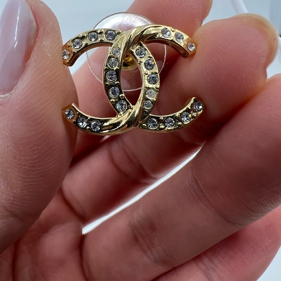NWOT AUTH 2023 Chanel CC stud Earrings - Picture 5 of 8